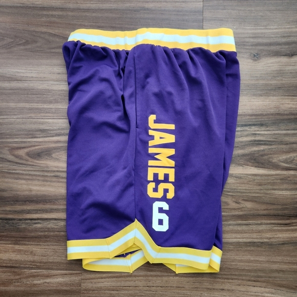 NBA LeBron James Men's Basketball Shorts - Picture 3 of 6